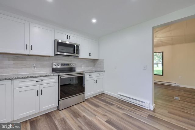 62 W SLOKOM AVE, Christiana, PA 17509