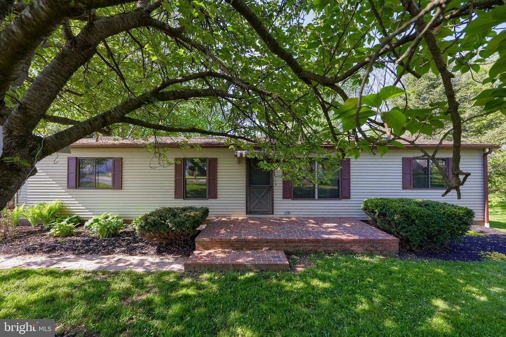 62 W SLOKOM AVE, Christiana, PA 17509