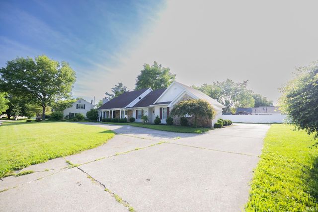 3900 N Vienna Woods Drive, Muncie, IN 47304