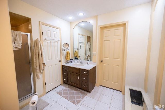 3900 N Vienna Woods Drive, Muncie, IN 47304