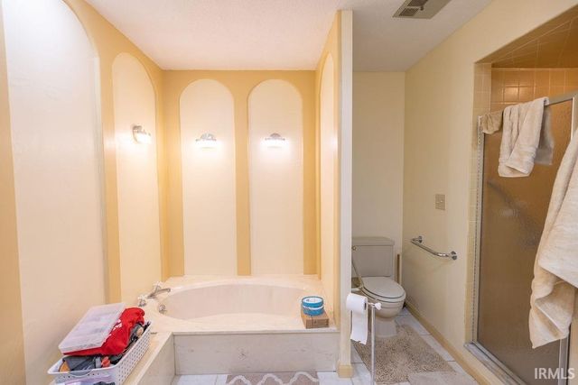 3900 N Vienna Woods Drive, Muncie, IN 47304