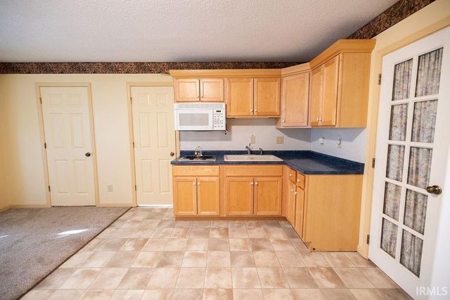 3900 N Vienna Woods Drive, Muncie, IN 47304