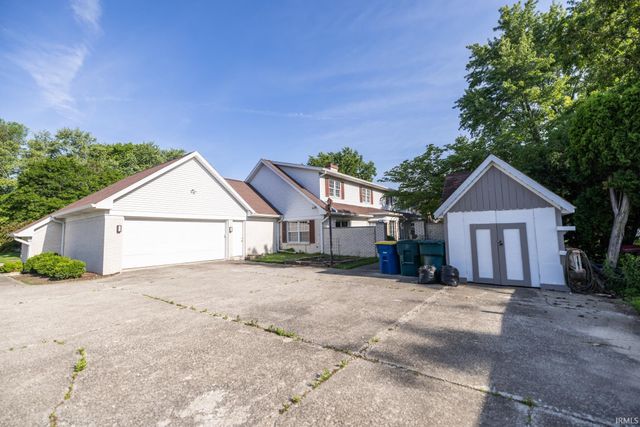 3900 N Vienna Woods Drive, Muncie, IN 47304