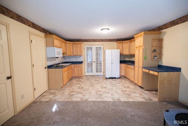 3900 N Vienna Woods Drive, Muncie, IN 47304