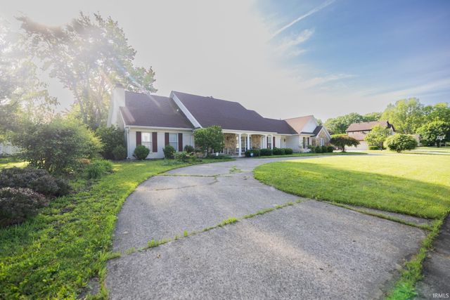 3900 N Vienna Woods Drive, Muncie, IN 47304