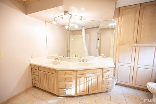 3900 N Vienna Woods Drive, Muncie, IN 47304