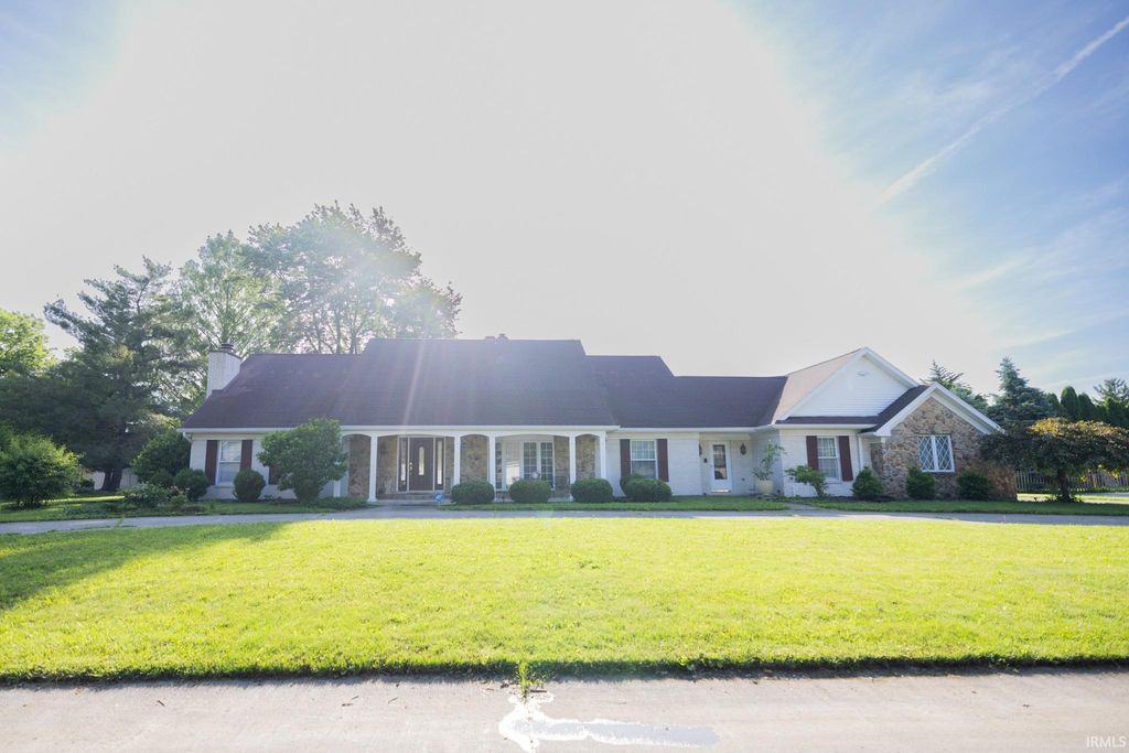 3900 N Vienna Woods Drive, Muncie, IN 47304