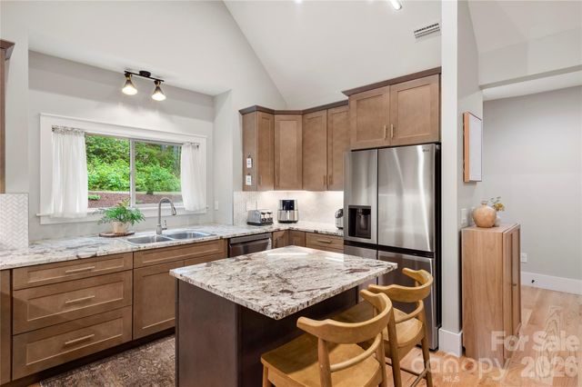 68 Huckleberry Ridge Lane, Zirconia, NC 28790
