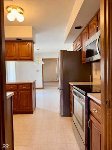 897 N Scott Drive, Greenwood, IN 46142