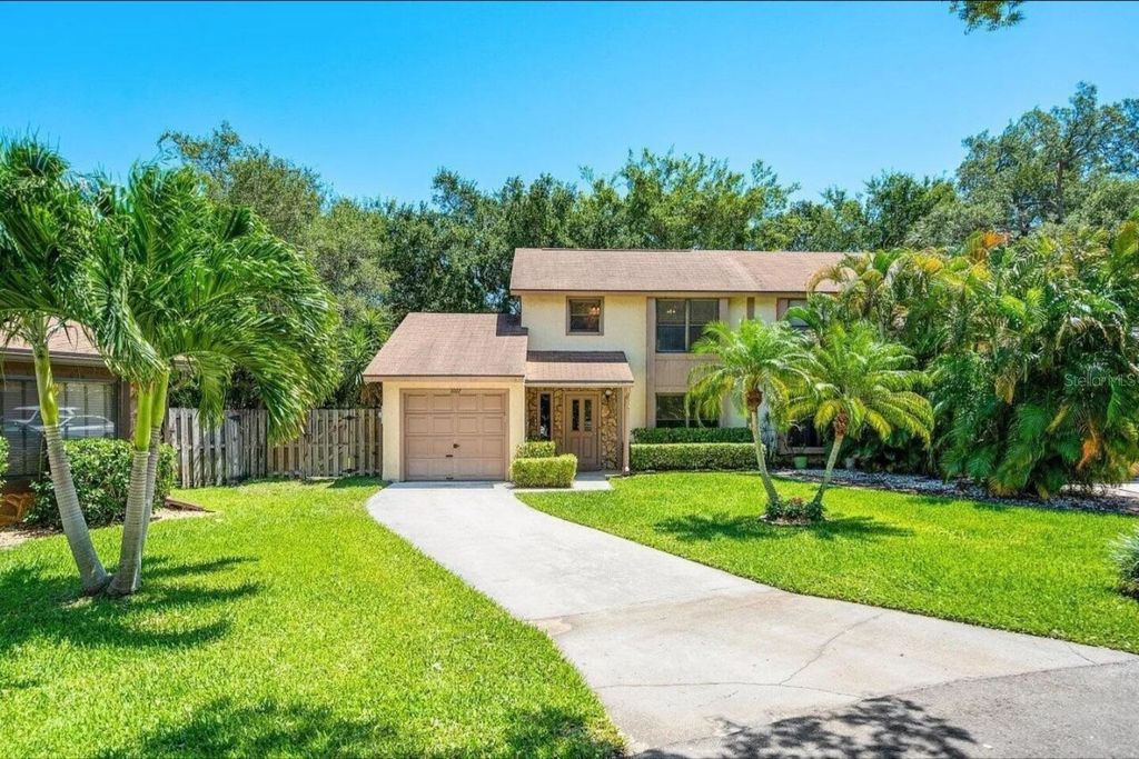 Image 2 of property listing at 1007 RAINTREE LANE, Palm Beach Gardens, FL 33410