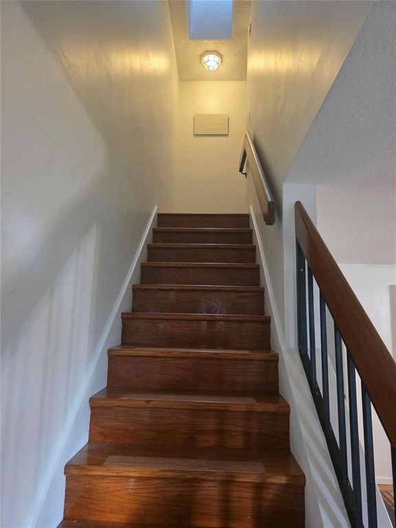 Image 14 of property listing at 1007 RAINTREE LANE, Palm Beach Gardens, FL 33410