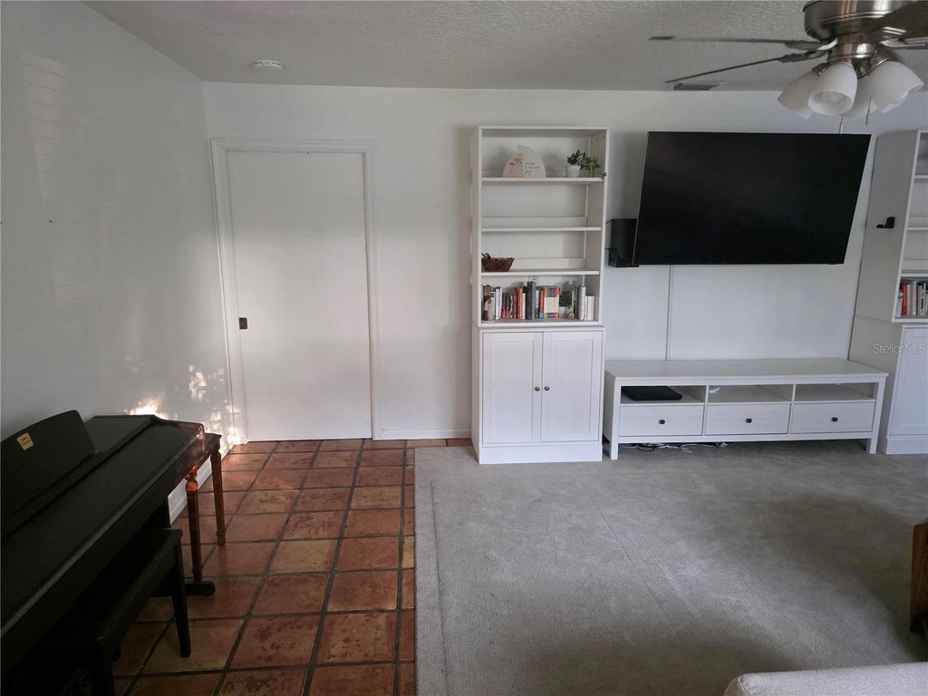 Image 6 of property listing at 1007 RAINTREE LANE, Palm Beach Gardens, FL 33410