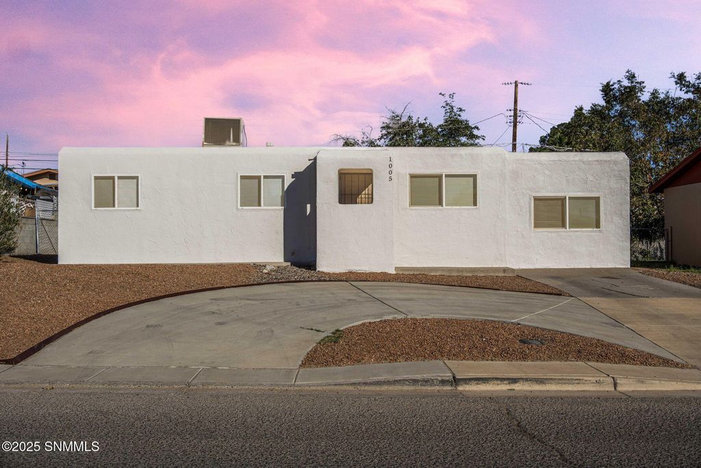 1005 Stull Drive, Las Cruces, NM 88001