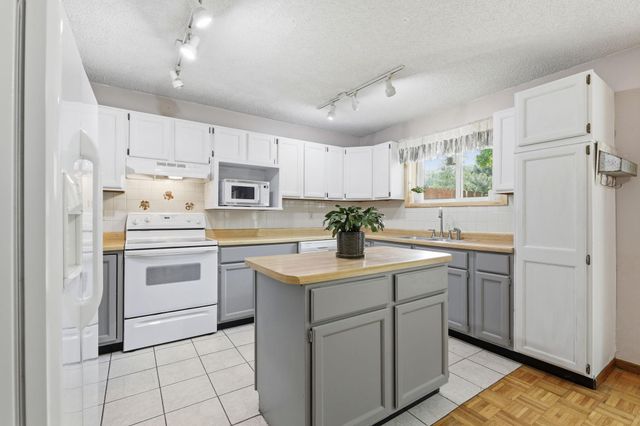 20418 Auburn Street NW, Elk River, MN 55330