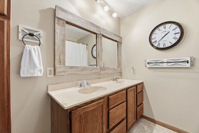 20418 Auburn Street NW, Elk River, MN 55330