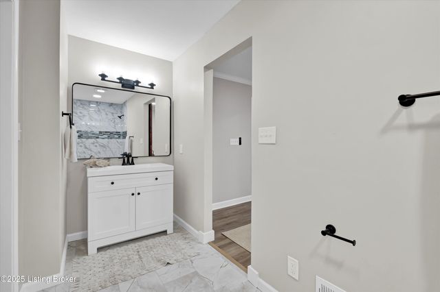 4090 Gilman Ave, Louisville, KY 40207