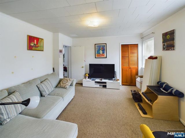 10 E Bayview Avenue, Englewood Cliffs, NJ 07632