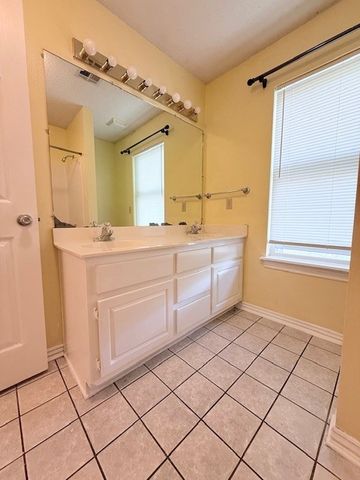 703 Windsor Lane, Bentonville, AR 72712