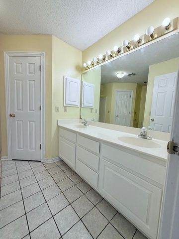 703 Windsor Lane, Bentonville, AR 72712
