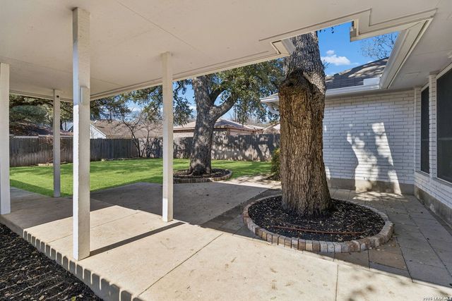 138 Oak Grove Dr, Boerne, TX 78006