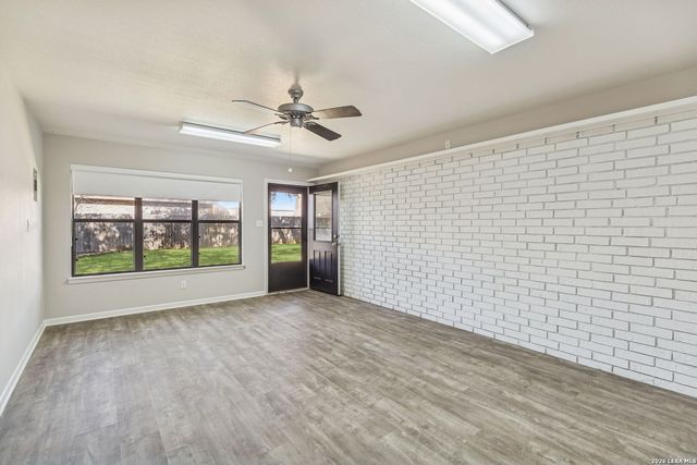 138 Oak Grove Dr, Boerne, TX 78006