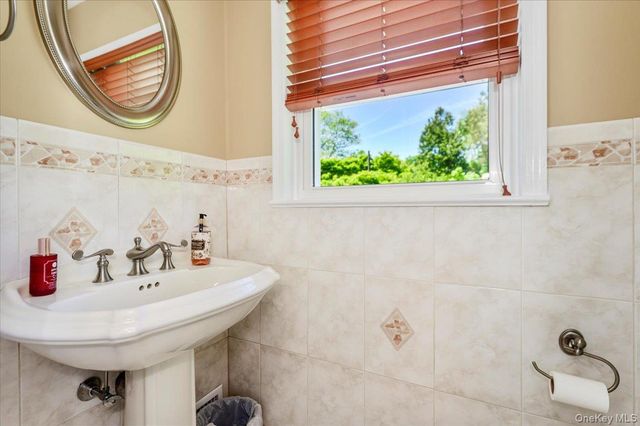 185 Jefferson Avenue, Thornwood, NY 10594