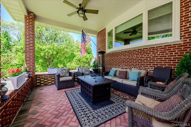 185 Jefferson Avenue, Thornwood, NY 10594