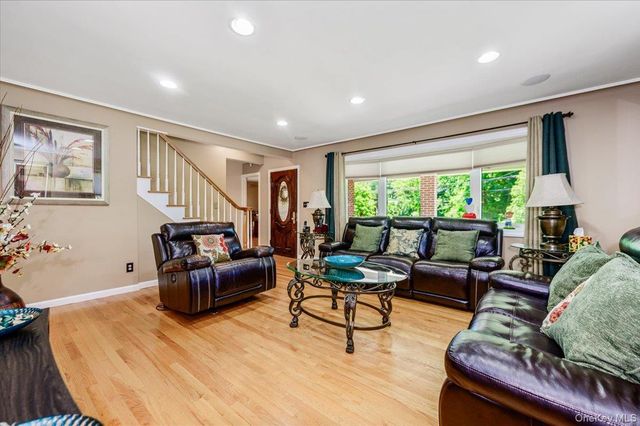 185 Jefferson Avenue, Thornwood, NY 10594