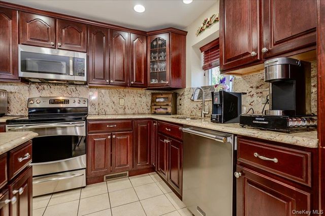 185 Jefferson Avenue, Thornwood, NY 10594
