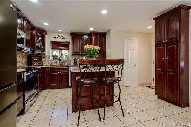 185 Jefferson Avenue, Thornwood, NY 10594