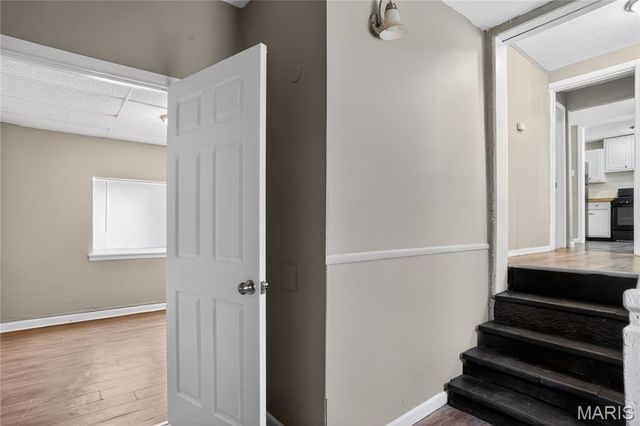 8102 Frost Avenue, St Louis, MO 63134