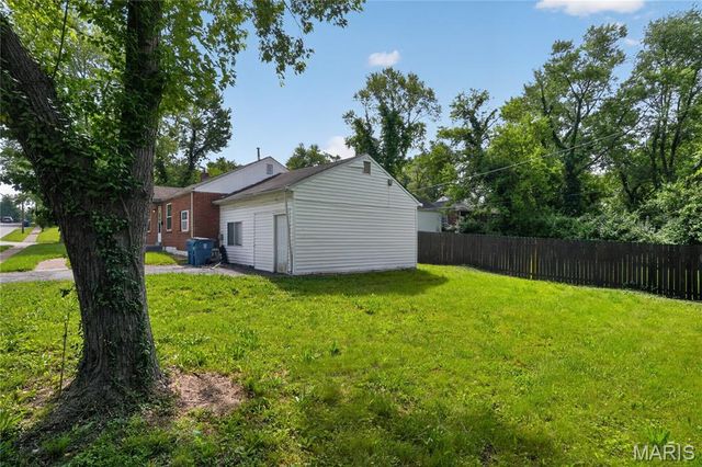 8102 Frost Avenue, St Louis, MO 63134