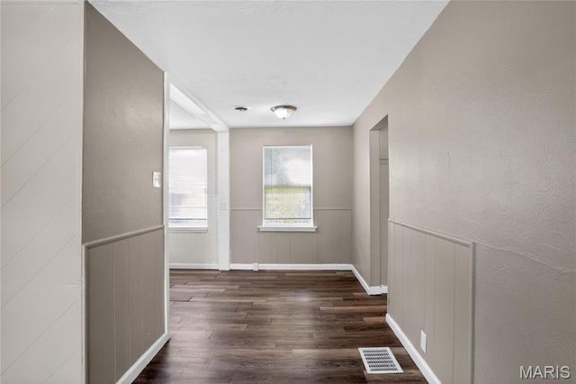 8102 Frost Avenue, St Louis, MO 63134