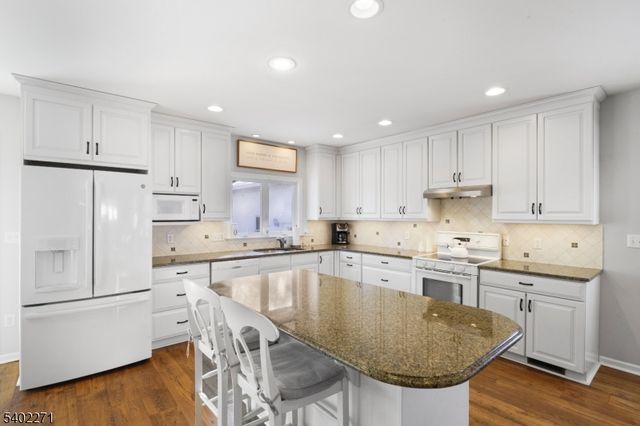 56 N Hillside Ave, Roxbury Twp., NJ 07847