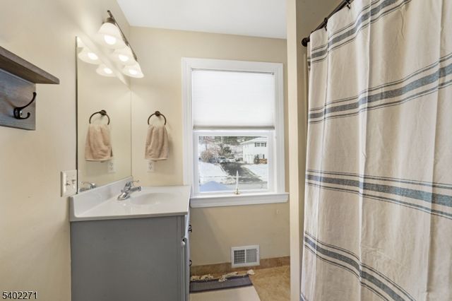 56 N Hillside Ave, Roxbury Twp., NJ 07847