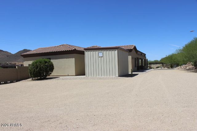 1614 W MADDOCK Road, Phoenix, AZ 85086