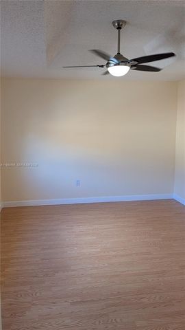 202 W Forest Oak Cir 202, Davie, FL 33325