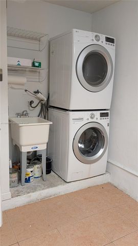 202 W Forest Oak Cir 202, Davie, FL 33325