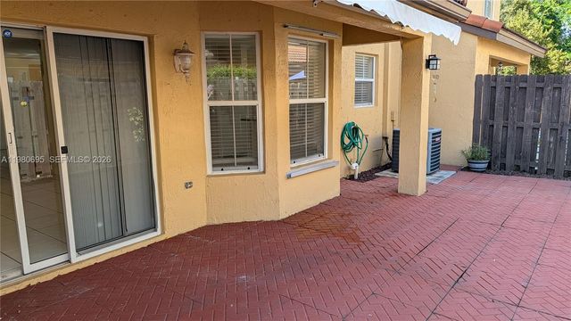 202 W Forest Oak Cir 202, Davie, FL 33325