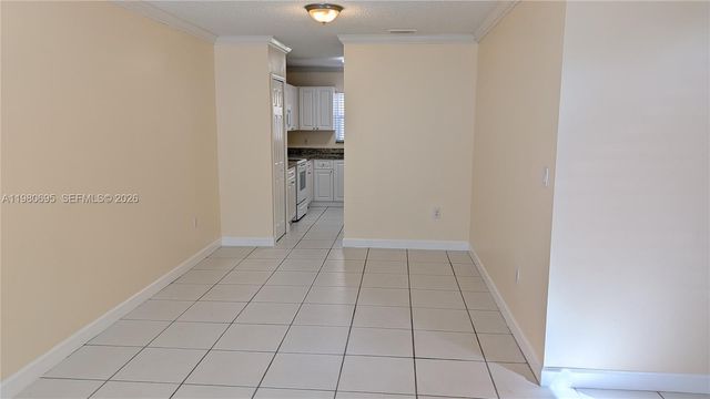 202 W Forest Oak Cir 202, Davie, FL 33325