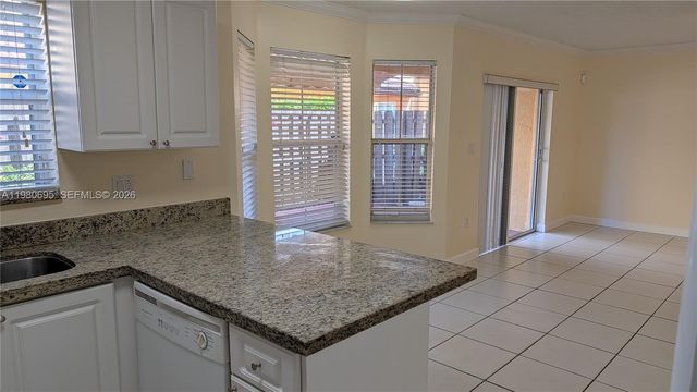 202 W Forest Oak Cir 202, Davie, FL 33325