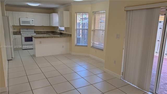 202 W Forest Oak Cir 202, Davie, FL 33325