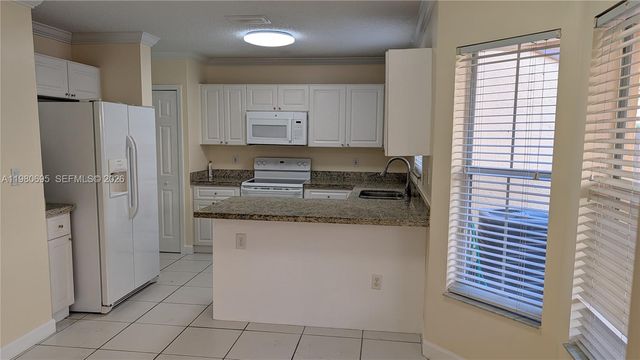 202 W Forest Oak Cir 202, Davie, FL 33325