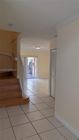 202 W Forest Oak Cir 202, Davie, FL 33325