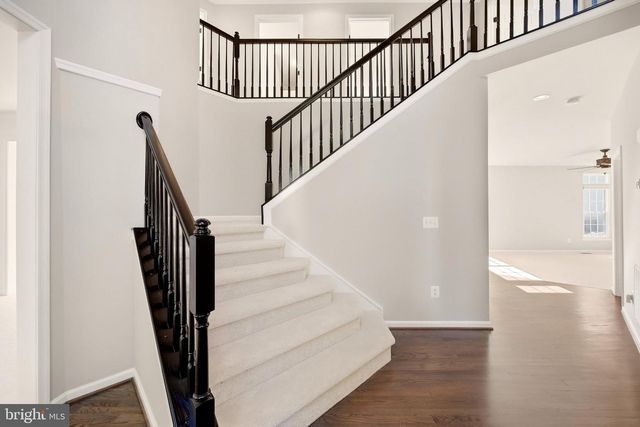 32 POTTERFIELD DR, Lovettsville, VA 20180