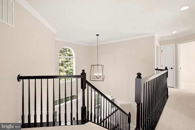 32 POTTERFIELD DR, Lovettsville, VA 20180