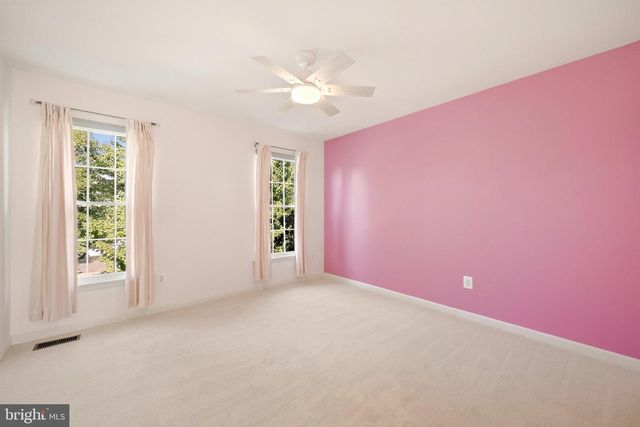 32 POTTERFIELD DR, Lovettsville, VA 20180
