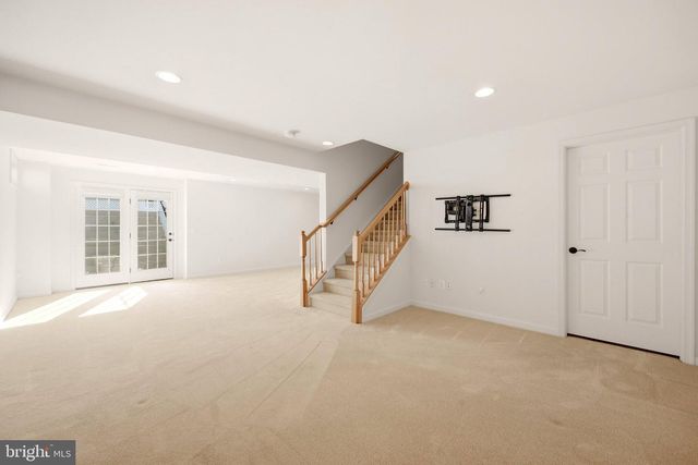 32 POTTERFIELD DR, Lovettsville, VA 20180