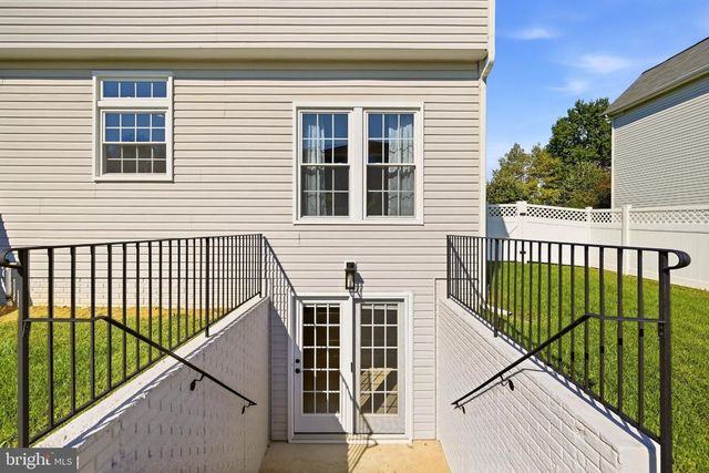 32 POTTERFIELD DR, Lovettsville, VA 20180