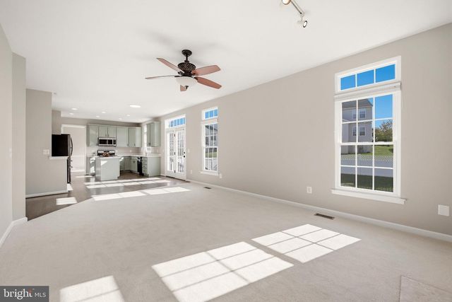 32 POTTERFIELD DR, Lovettsville, VA 20180
